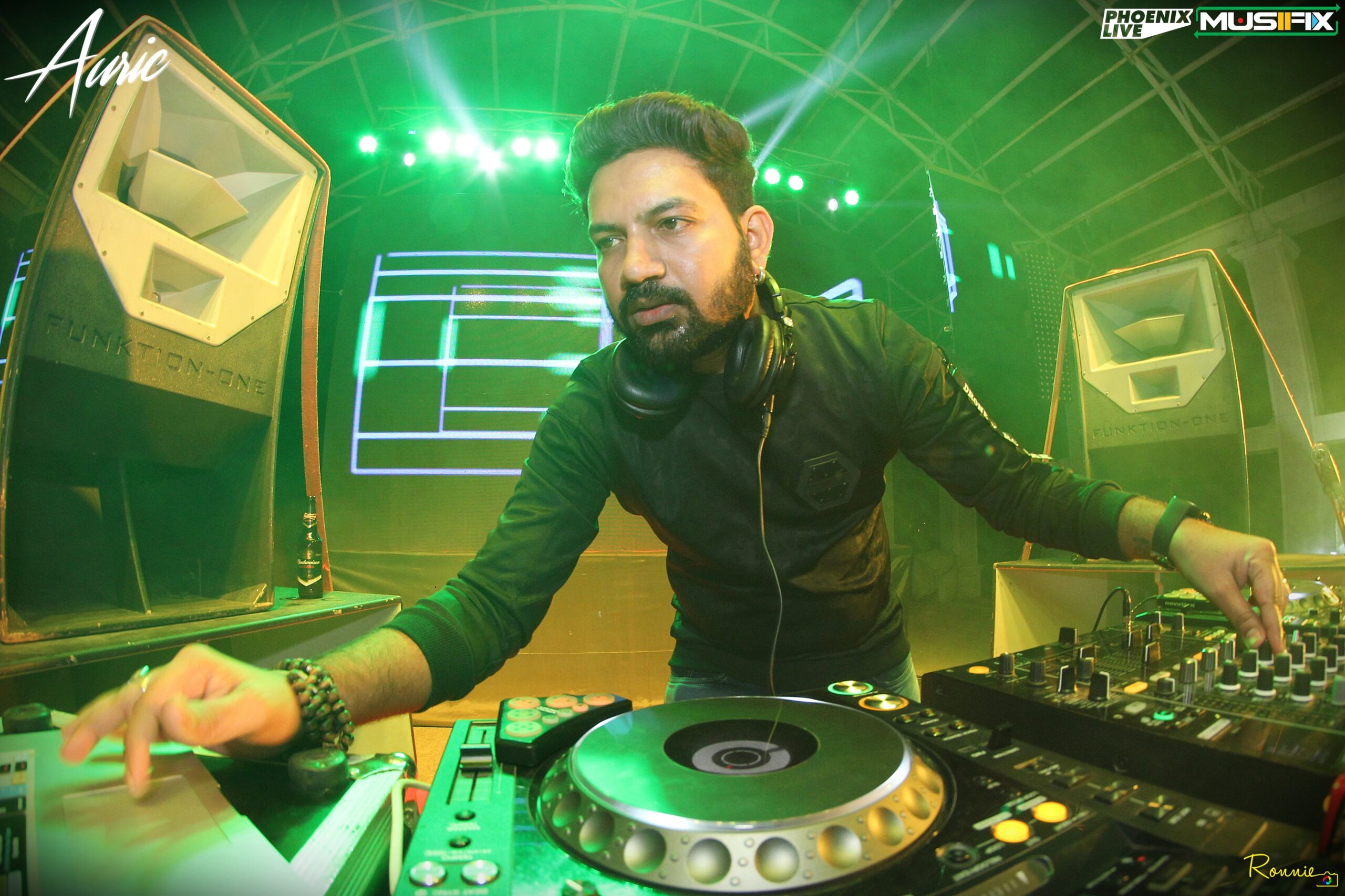 DJ Vvaan | Hyderabad Bollywood DJ<br />
